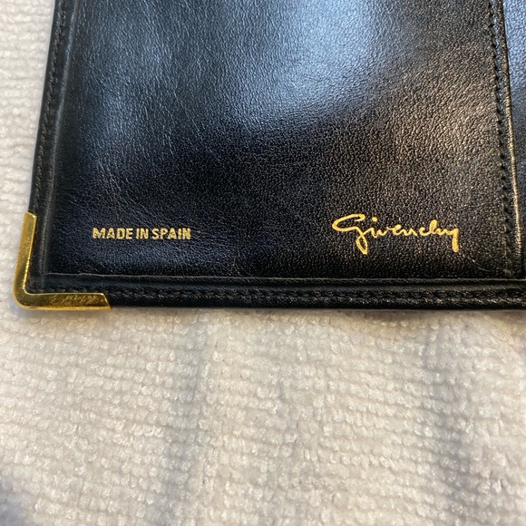 Givenchy Authentic Vin. Blk Leather Bi-fold Wallet & RARE playing card - Picture 5 of 7